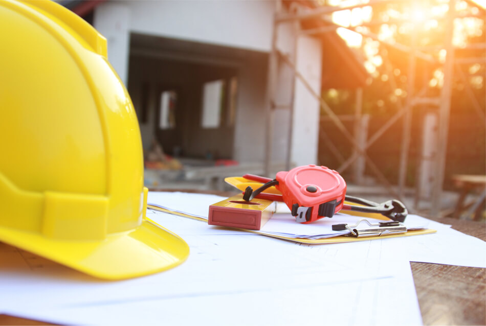 Projet d'agrandissement de maison avec plans et outils de construction